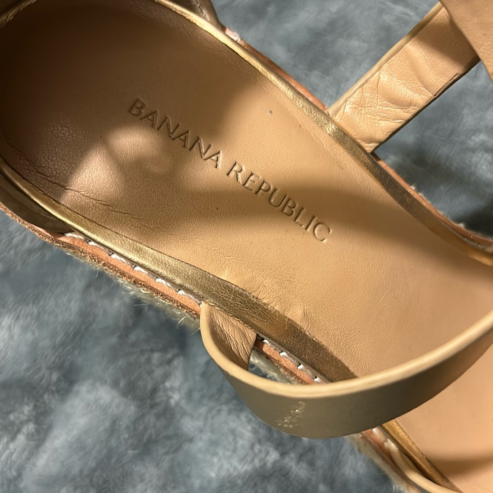 Gold Banana Republic platform sandals, 7.5 excellent! - Picture 6 of 7